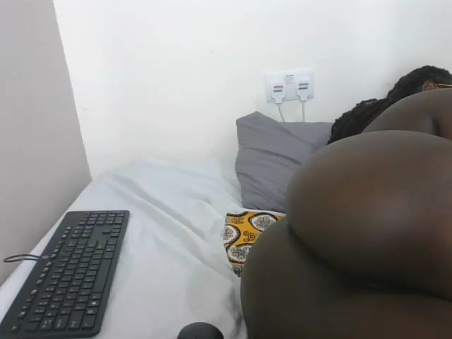 Puliza_wet live cam screenshot female from Kenya on Tip.show – Interactive Live Cam Shows — screenshot #3