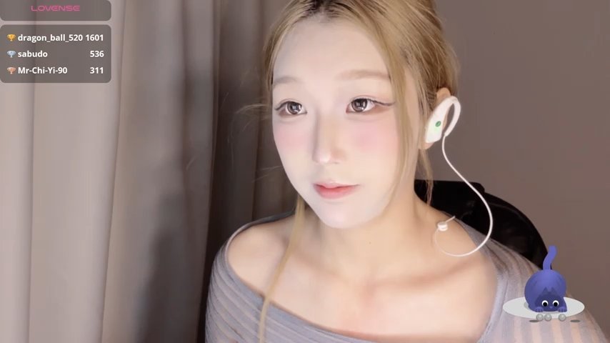 Winnie666- — live cam screenshot • Tip.show – Interactive Live Cam Shows — #4 Winnie666- live cam screenshot female on Tip.show – Interactive Live Cam Shows — screenshot #4