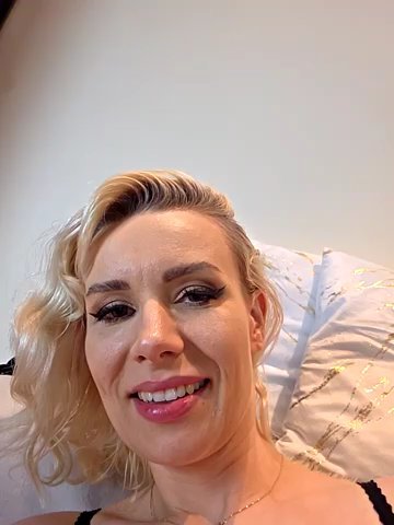 AureliaDoux live cam screenshot female from Poland on Tip.show – Interactive Live Cam Shows — screenshot #2