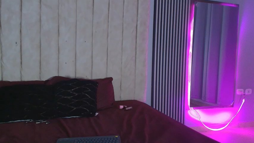 rachell_owen live cam screenshot female on Tip.show – Interactive Live Cam Shows — screenshot #1