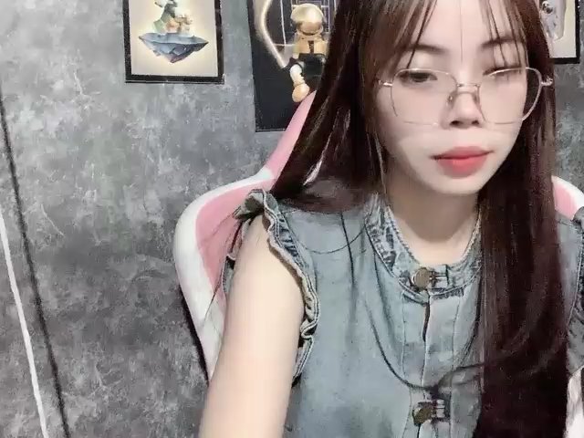 Ellie039 live cam screenshot female from Vietnam on Tip.show – Interactive Live Cam Shows — screenshot #1