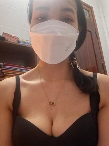 LazdyLy live cam screenshot female from Vietnam on Tip.show – Interactive Live Cam Shows — screenshot #1