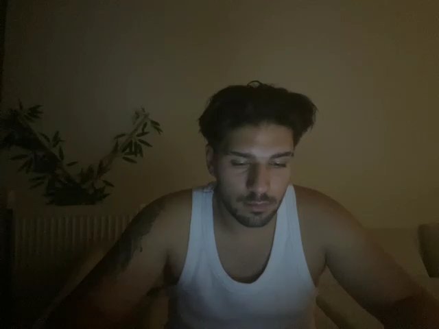 Maxhinelle live cam screenshot male from Turkey on Tip.show – Interactive Live Cam Shows — screenshot #1