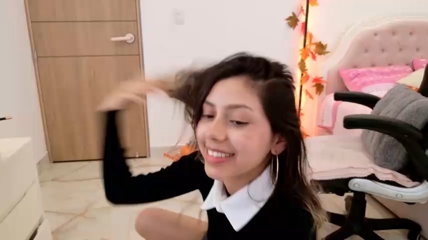 MissBecka_ live cam screenshot female on Tip.show – Interactive Live Cam Shows — screenshot #1