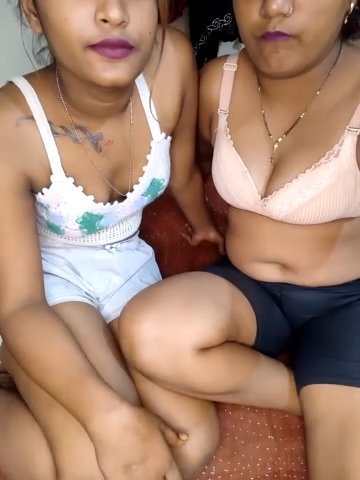 Unique_MomandDaughterrs live cam screenshot females from India on Tip.show – Interactive Live Cam Shows — screenshot #1