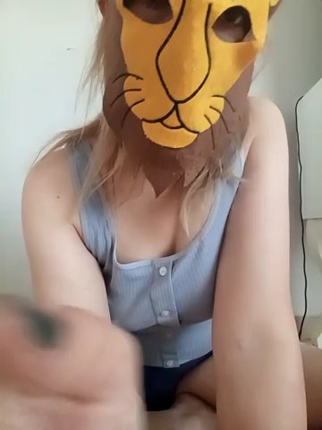 Vezettii live cam screenshot female from Turkey on Tip.show – Interactive Live Cam Shows — screenshot #2