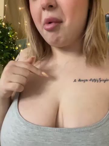 KellyMoors live cam screenshot female from Russia on Tip.show – Interactive Live Cam Shows — screenshot #2