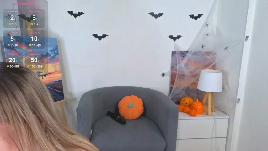 MaydaFoulk live cam screenshot female from Russia on Tip.show – Interactive Live Cam Shows — screenshot #4