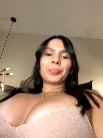 SofiaG_ live cam screenshot females from Colombia on Tip.show – Interactive Live Cam Shows — screenshot #2