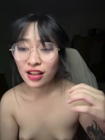 214Jun live cam screenshot female from Taiwan on Tip.show – Interactive Live Cam Shows — screenshot #1