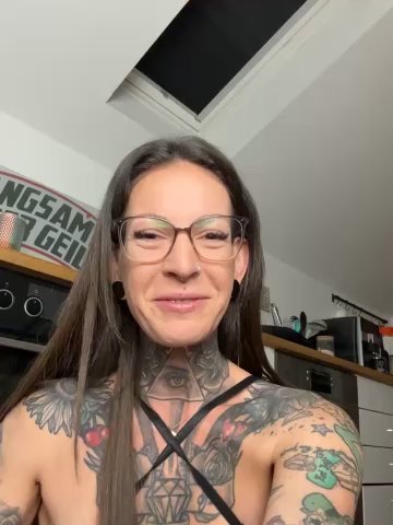 BrownieyQueen live cam screenshot malefemale from Germany on Tip.show – Interactive Live Cam Shows — screenshot #2