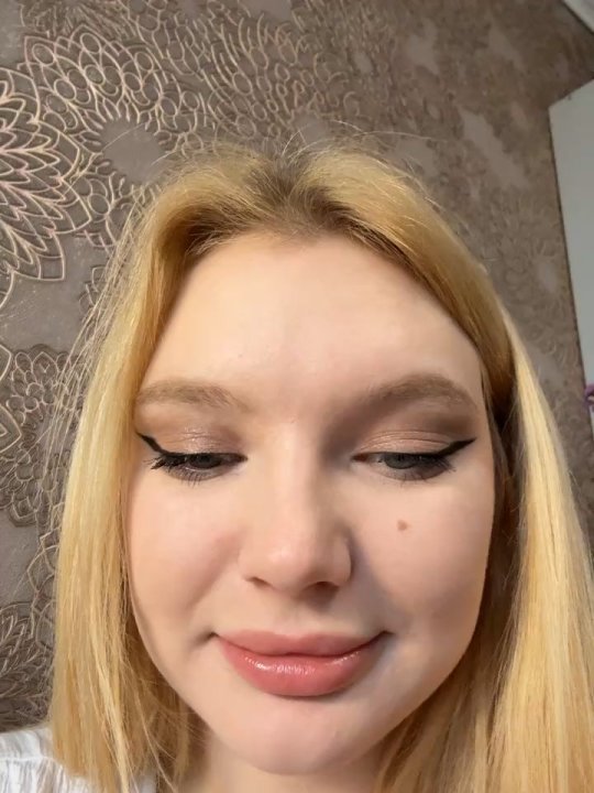 AmmyHot live cam screenshot female from Russia on Tip.show – Interactive Live Cam Shows — screenshot #2