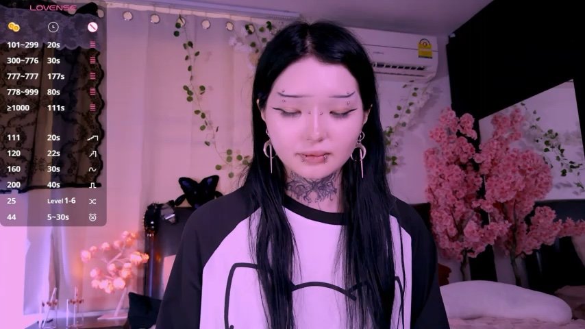 Lein_Bone live cam screenshot females on Tip.show – Interactive Live Cam Shows — screenshot #1