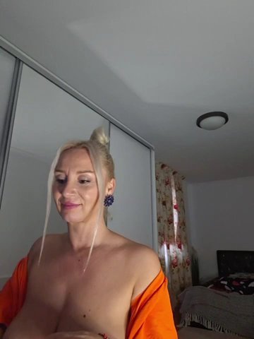 merlyn4 live cam screenshot female from Romania on Tip.show – Interactive Live Cam Shows — screenshot #2