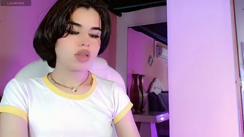 ClaudiaSophia live cam screenshot tranny from Venezuela on Tip.show – Interactive Live Cam Shows — screenshot #1