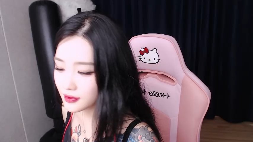 MISA_02 live cam screenshot female from South Korea on Tip.show – Interactive Live Cam Shows — screenshot #6