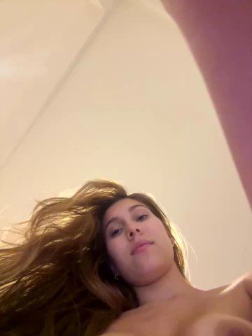 Nikii__ live cam screenshot females from Colombia on Tip.show – Interactive Live Cam Shows — screenshot #1