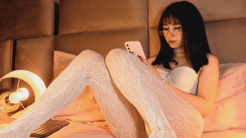 angelinepossy live cam screenshot female from Colombia on Tip.show – Interactive Live Cam Shows — screenshot #5