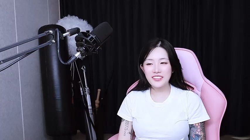 MISA_02 live cam screenshot female from South Korea on Tip.show – Interactive Live Cam Shows — screenshot #5