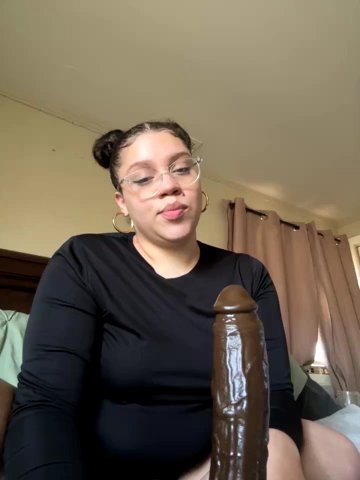 QueenNuttCollector live cam screenshot females from United States on Tip.show – Interactive Live Cam Shows — screenshot #1