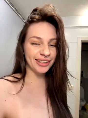 TwixCouple live cam screenshot females from Russia on Tip.show – Interactive Live Cam Shows — screenshot #5