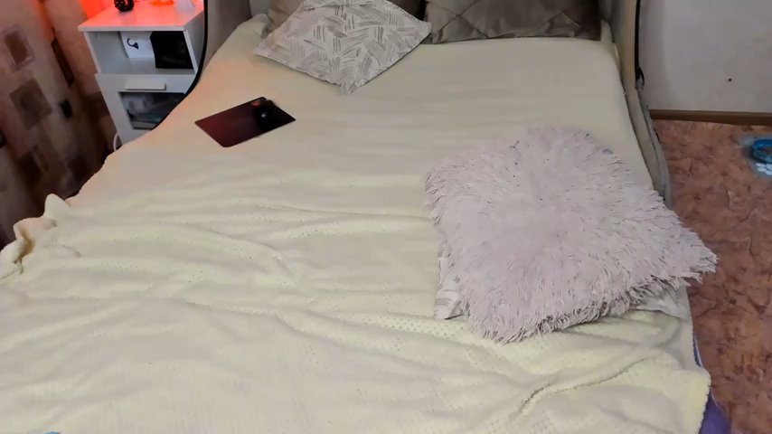 Vivian_Davis live cam screenshot female from Russia on Tip.show – Interactive Live Cam Shows — screenshot #1