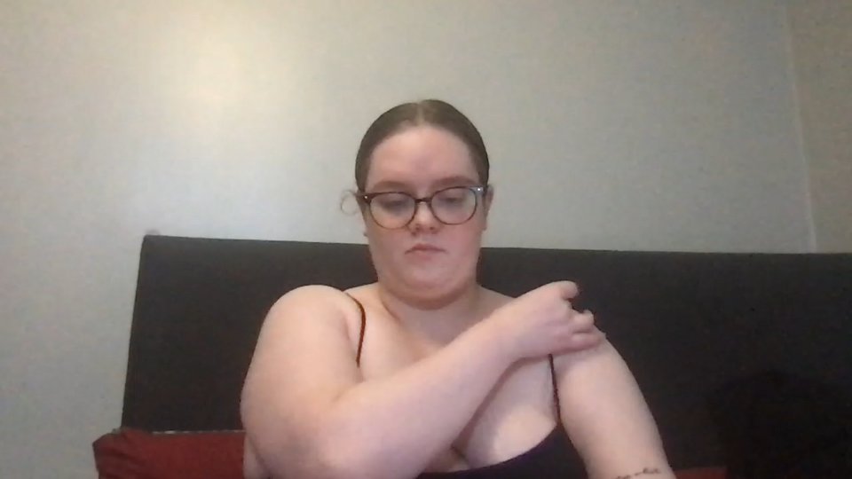 honeyyy24 live cam screenshot female from United Kingdom on Tip.show – Interactive Live Cam Shows — screenshot #2
