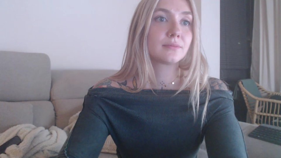 tattoobbgirl live cam screenshot female from United States on Tip.show – Interactive Live Cam Shows — screenshot #1