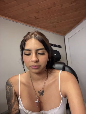 Hilary_pinkk live cam screenshot females from Colombia on Tip.show – Interactive Live Cam Shows — screenshot #1