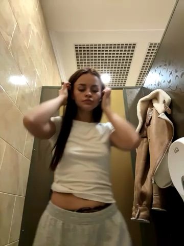 AngelinaTeller live cam screenshot female on Tip.show – Interactive Live Cam Shows — screenshot #3