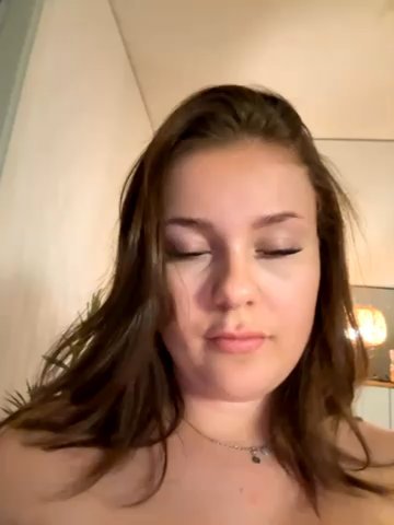 MaribelRiver live cam screenshot malefemale from Germany on Tip.show – Interactive Live Cam Shows — screenshot #1