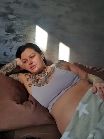 CurvyyAnna live cam screenshot malefemale from Germany on Tip.show – Interactive Live Cam Shows — screenshot #3