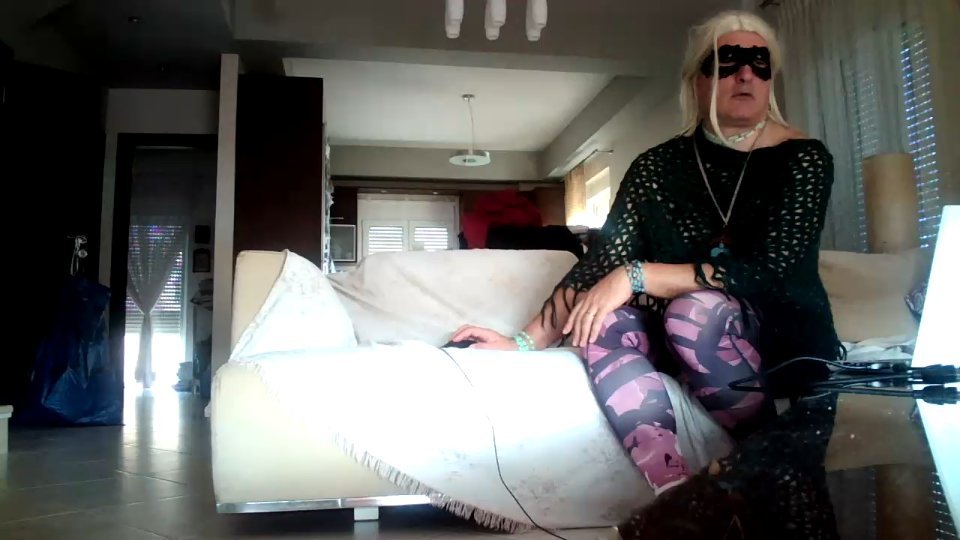 Kalia_Cross live cam screenshot tranny from Greece on Tip.show – Interactive Live Cam Shows — screenshot #1