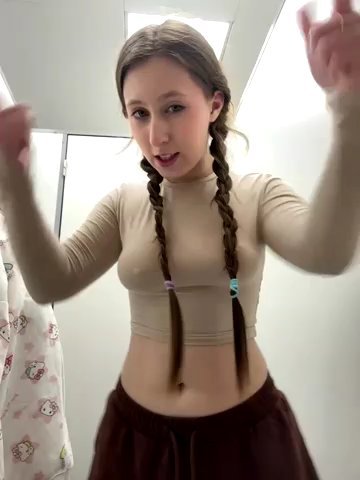 FroggyAnna live cam screenshot malefemale on Tip.show – Interactive Live Cam Shows — screenshot #2