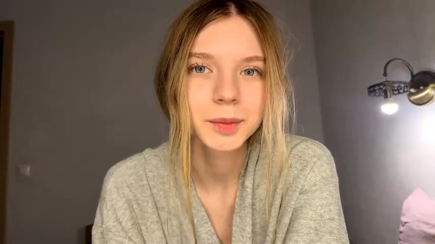 FruityXo live cam screenshot female on Tip.show – Interactive Live Cam Shows — screenshot #7