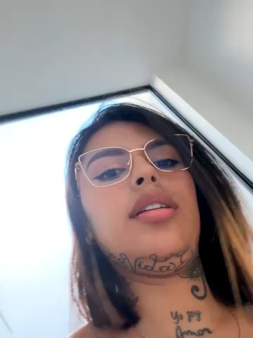 angelsofballar live cam screenshot females from Colombia on Tip.show – Interactive Live Cam Shows — screenshot #2