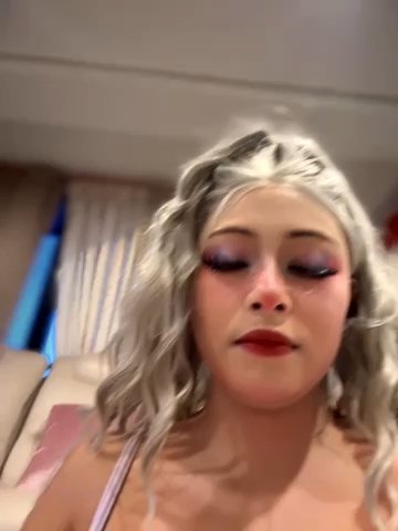 seraphine23 live cam screenshot females from Colombia on Tip.show – Interactive Live Cam Shows — screenshot #4