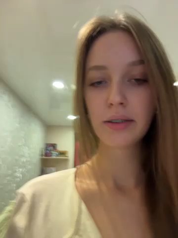ElliRose live cam screenshot female from Russia on Tip.show – Interactive Live Cam Shows — screenshot #2