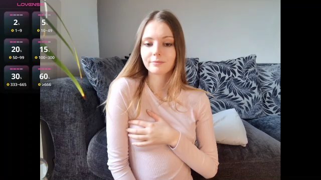 Frosty_Princess live cam screenshot female from Germany on Tip.show – Interactive Live Cam Shows — screenshot #1