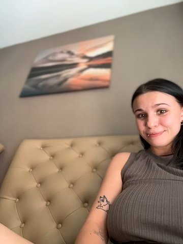 VendiMur live cam screenshot females from Russia on Tip.show – Interactive Live Cam Shows — screenshot #2