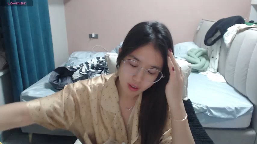 redrose520 live cam screenshot females from China on Tip.show – Interactive Live Cam Shows — screenshot #1