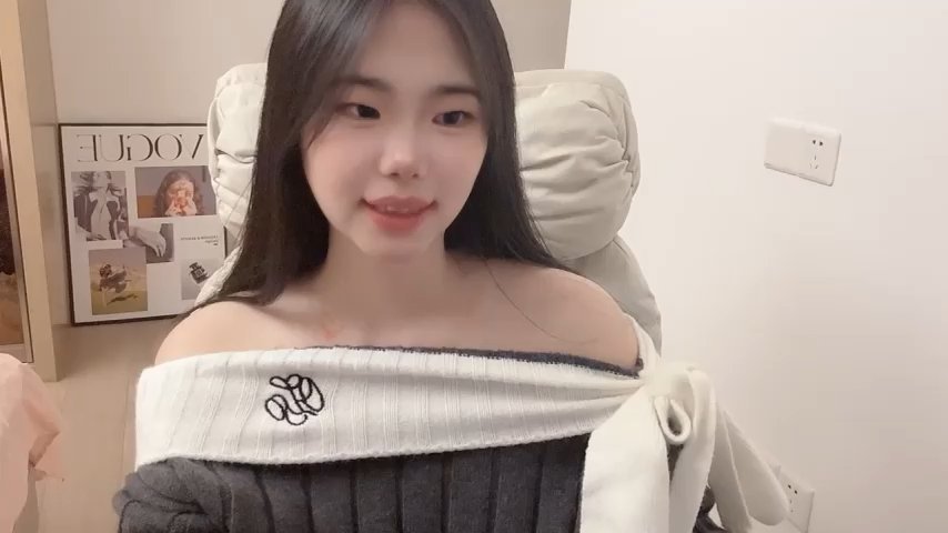 suki-1 live cam screenshot female on Tip.show – Interactive Live Cam Shows — screenshot #2