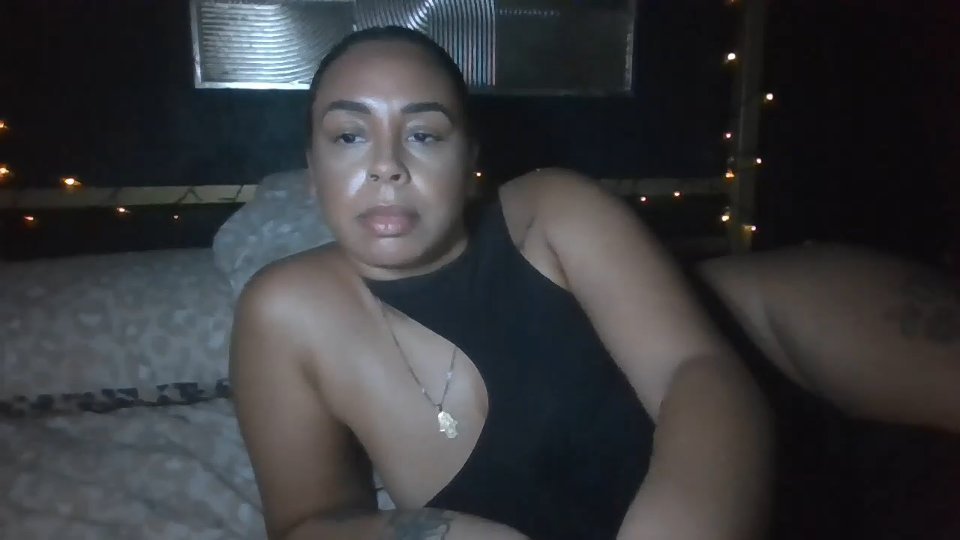 BigBootyJaydaxo live cam screenshot female from United Kingdom on Tip.show – Interactive Live Cam Shows — screenshot #1