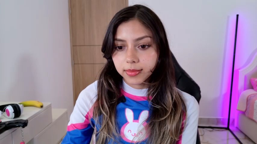 MissBecka_ live cam screenshot female on Tip.show – Interactive Live Cam Shows — screenshot #1