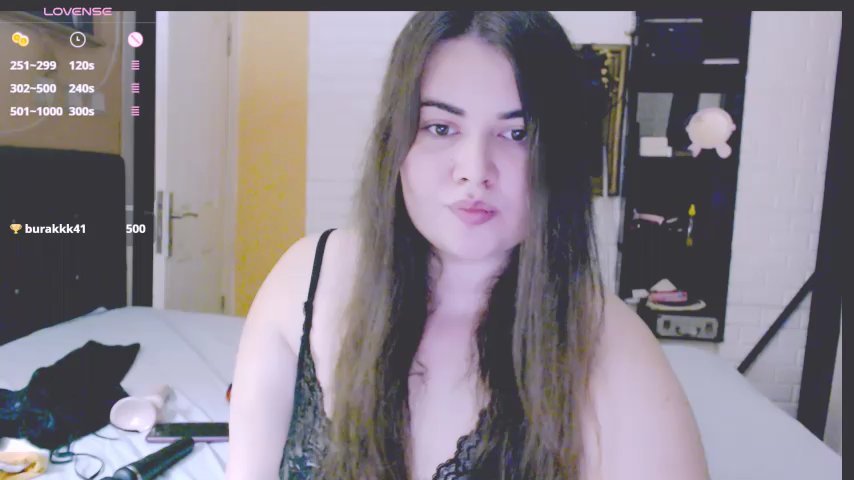 _bade_tasci_ live cam screenshot female from Turkey on Tip.show – Interactive Live Cam Shows — screenshot #2
