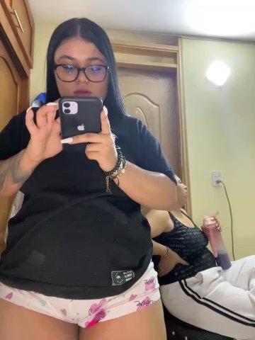 alissonfernandez_ live cam screenshot malefemale from Colombia on Tip.show – Interactive Live Cam Shows — screenshot #1