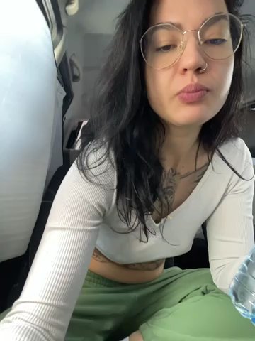 MeekyRich live cam screenshot female from Russia on Tip.show – Interactive Live Cam Shows — screenshot #1