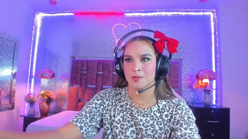 KylieVictoria live cam screenshot tranny on Tip.show – Interactive Live Cam Shows — screenshot #1