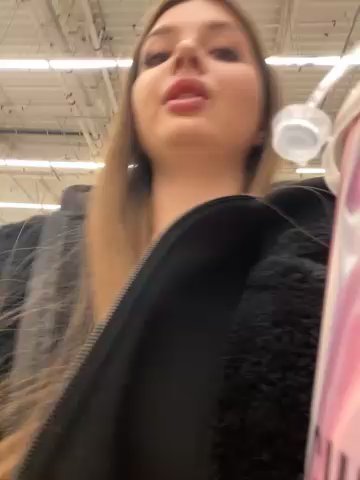 KrisMagnoly live cam screenshot female from Russia on Tip.show – Interactive Live Cam Shows — screenshot #1