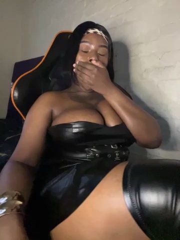 QUEEN_NOBUHLE_777 live cam screenshot female from South Africa on Tip.show – Interactive Live Cam Shows — screenshot #1